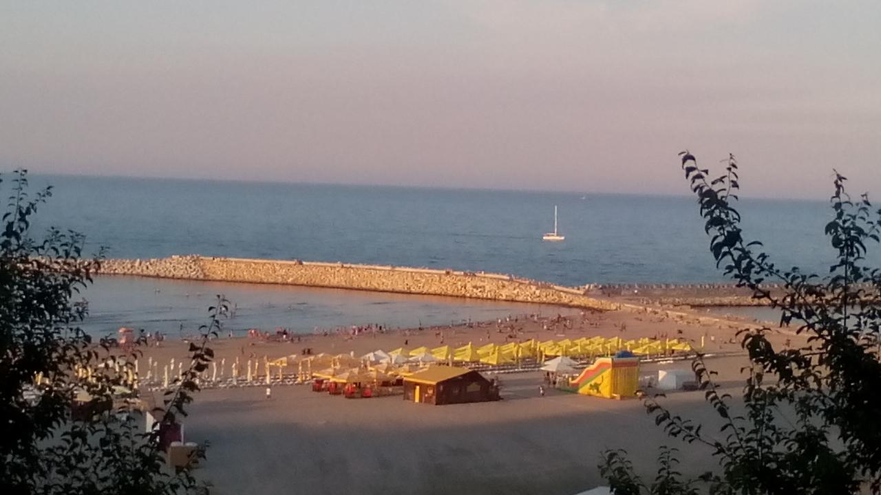 Modern Beach Apartment Constanta Exterior photo